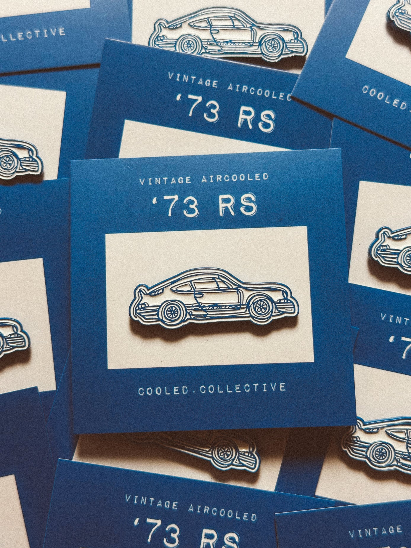 73 RS Long Hood Blue and White Scribble Pin